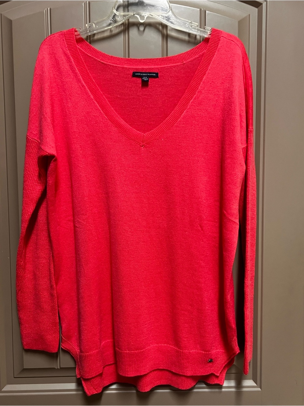 American Eagle Outfitters Coral Red V-Neck Lightweight Sweater Women’s M